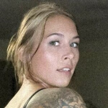 Victoria B nacktheit pornographische bilder