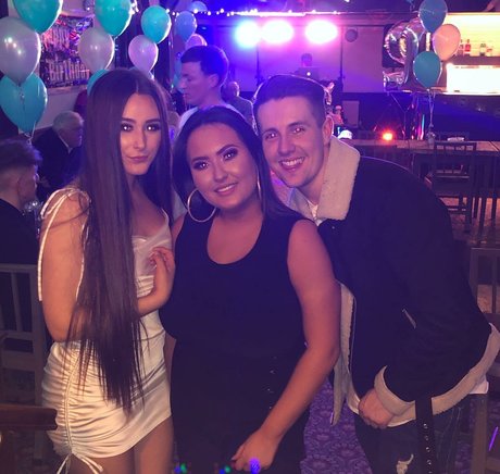 brünettes häschen nur fans xxx akt foto