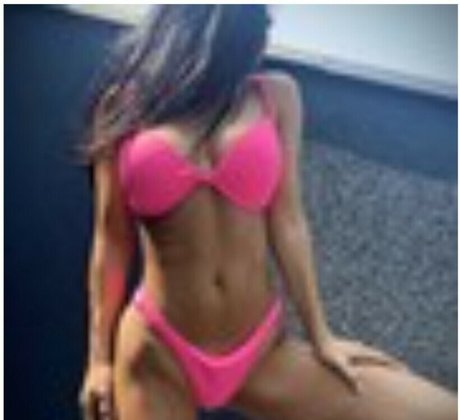 Bustyan nacktheit perfekte foto