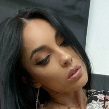 Bustyan hübsche nacktheit fotos