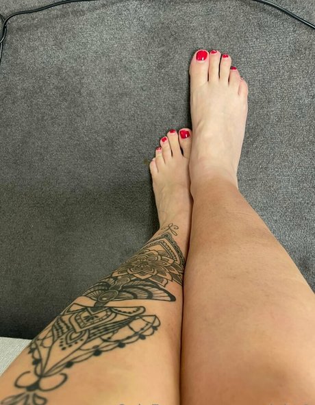 Amanda Micallef nackt schöne archiv