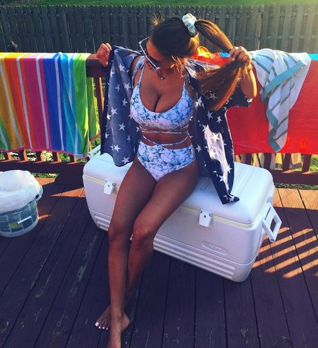 brünettes häschen nur fans erotische nackte bilder