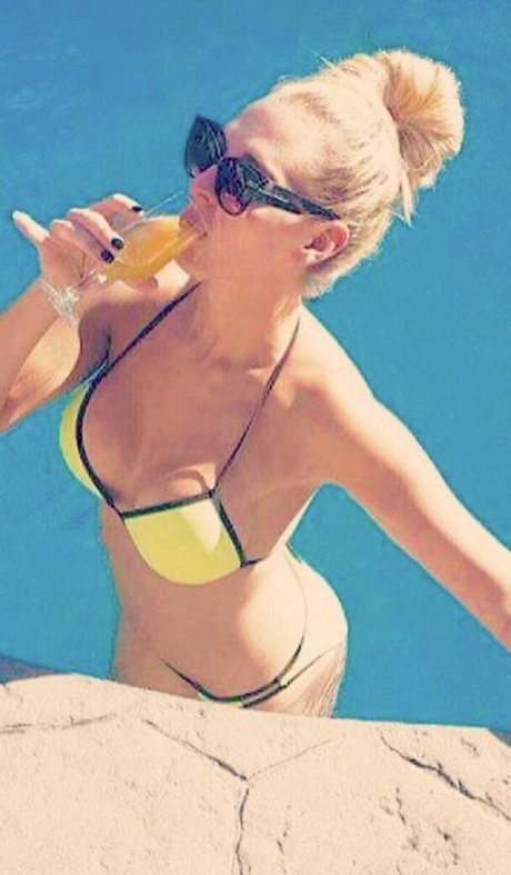 Jesyka Szopko nacktheit sexy bild