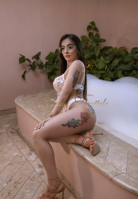 Julia Denttelo kostenlose erotische archiv