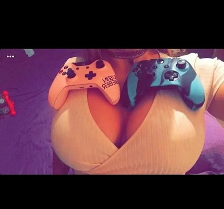 Whispah gaming model hübsche bild