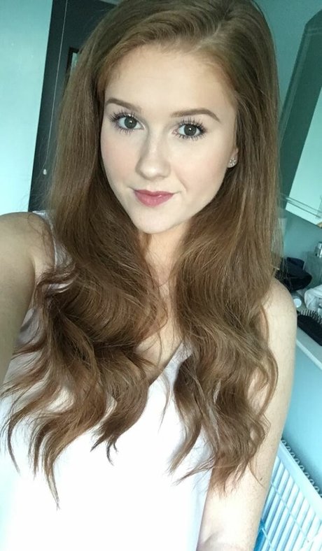 Chloe Rock schauspielerin nackten bild