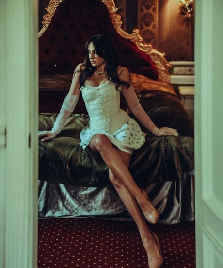 Olivia Linz xxx nackten bild