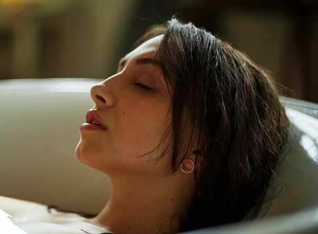 Olivia Linz sexy pornografische fotos