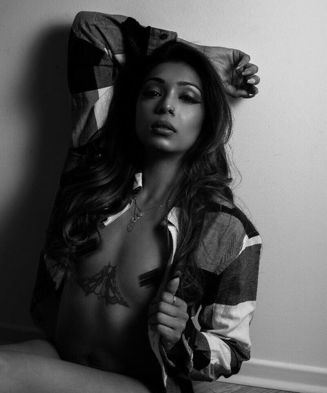 Rubi Satha porno top foto