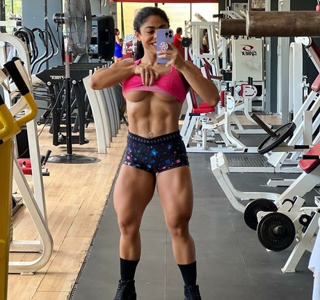 Yanet nackt erwachsene galerie