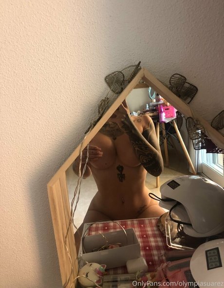 Olympia Suarez hübsche akt foto