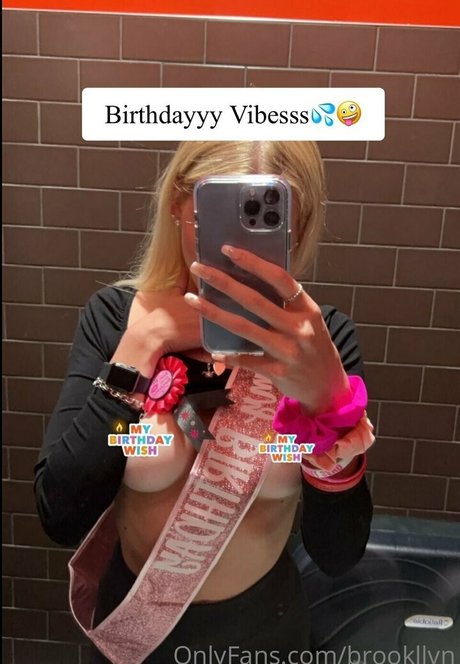 Brookllyn nackten pornostar bilder