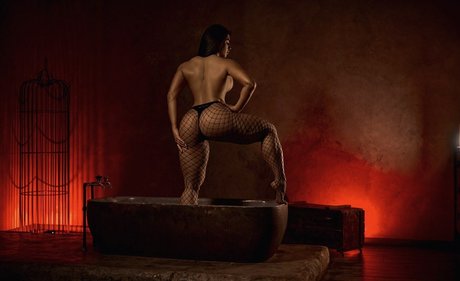 Daria Shuer sexy top fotos