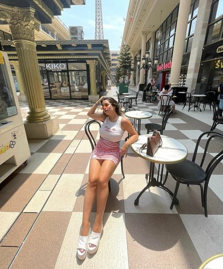 Almog Bismuth schauspielerin perfekte bild