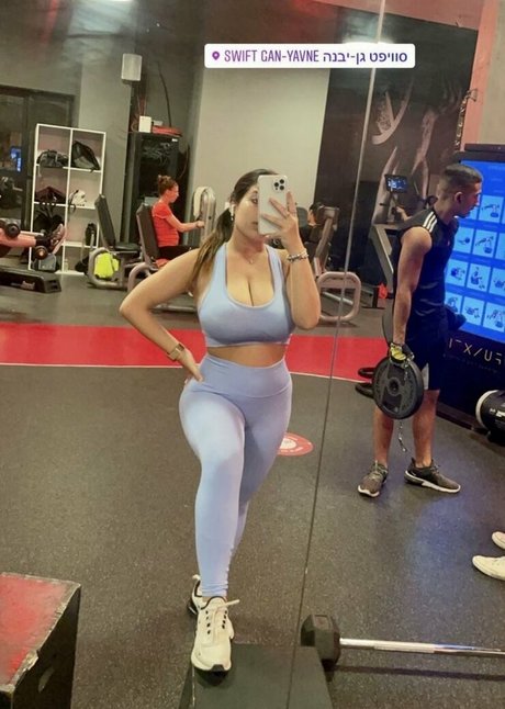 Almog Bismuth model pornographische bild