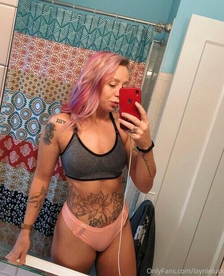 AEW Laynie Luck top porno bild