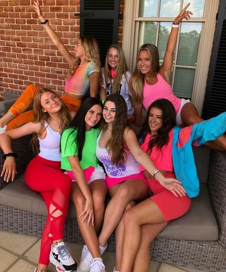 Corrina M nackt nette foto