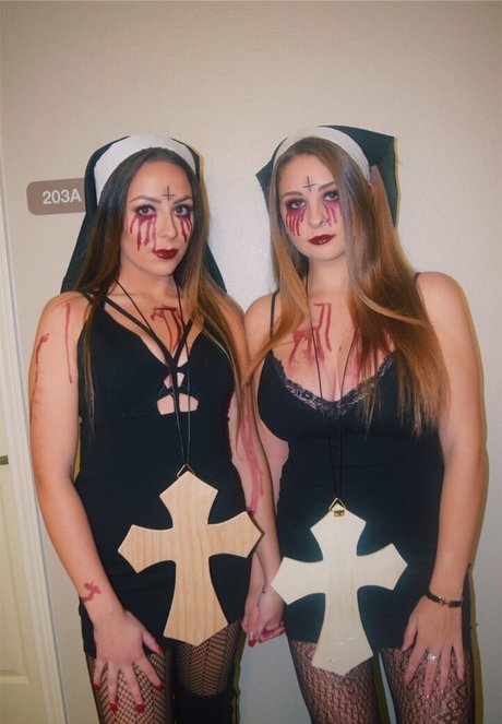 Corrina M nackt schöne foto