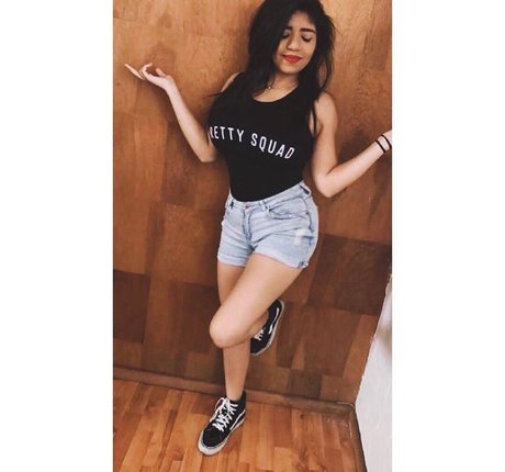 sportliche blonde onlyfans exklusive akt galerien