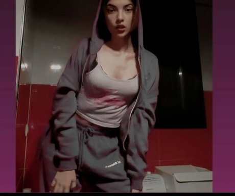 zierliche schlampe nur fans nacktheit xxx archiv