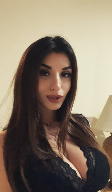 asiatische berühmte onlyfans kunst foto