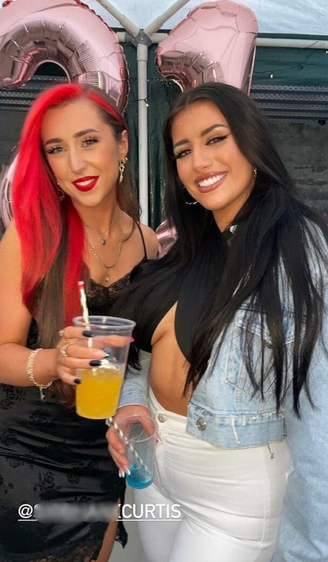 lesben strapon onlyfans nackt freie archiv