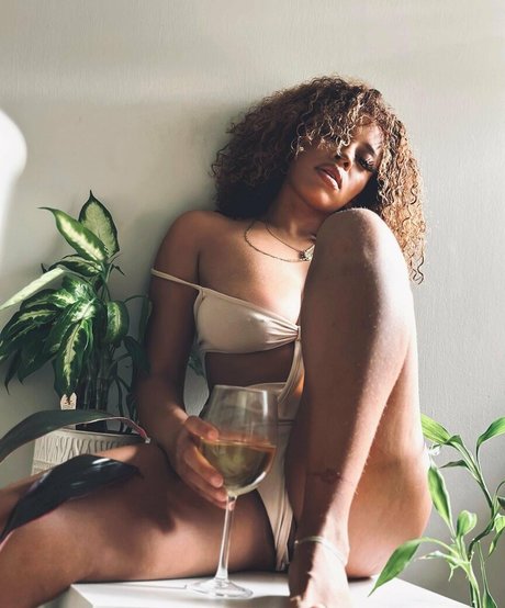 Giana Malise porno exklusive galerie