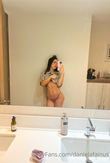 Daniela Fainus sexy nackte foto