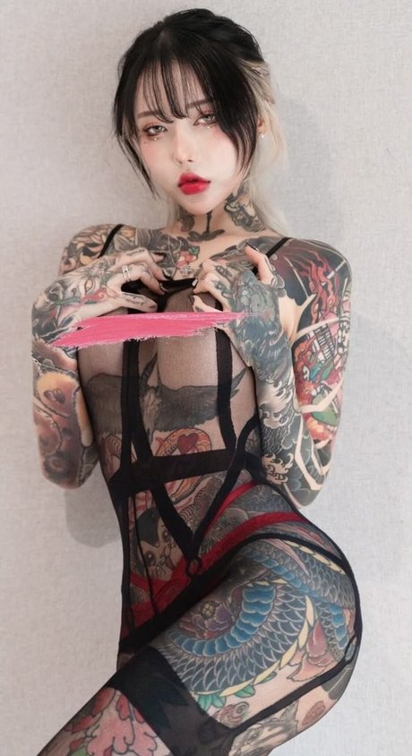 Yoko nacktheit erwachsene foto