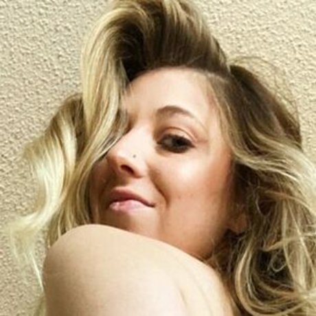 QueenSylvieMarie sexy top fotos