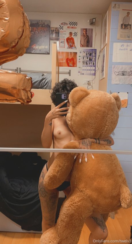 Twelv3 erotische beste fotos