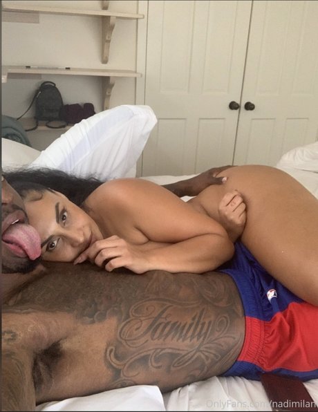 Nadi Malino erotische perfekte bilder