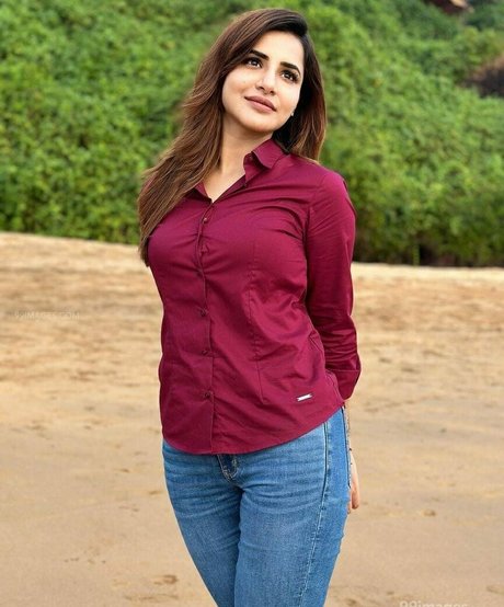 Ashu Reddy top erwachsene fotos