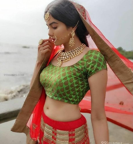 Adah Sharma Bilder