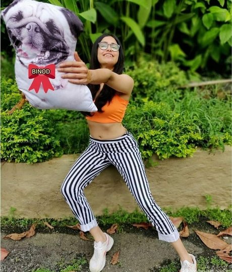 Adah Sharma hd nackte bilder