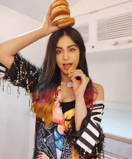 Adah Sharma erotische hübsche bilder