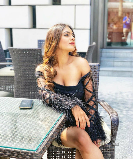 Neha Malik xxx top galerie
