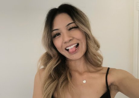 Iris Haw model nackt foto