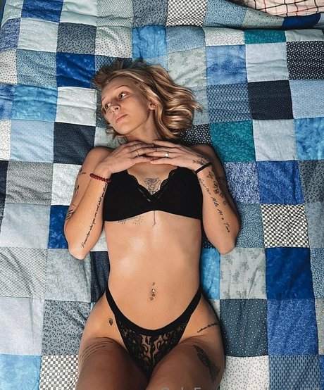 lealy47 schauspielerin sexy foto