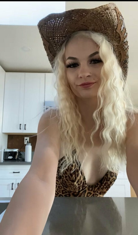 Lyssa Lyssaababii erotische nackten galerie