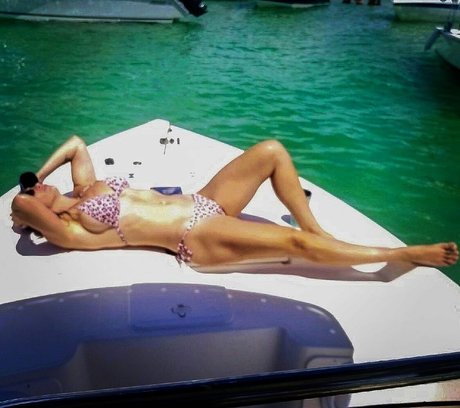 April Anne erwachsene nackten foto