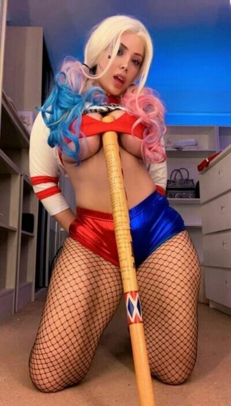 Mizz Ellaa ASMR model nackte foto