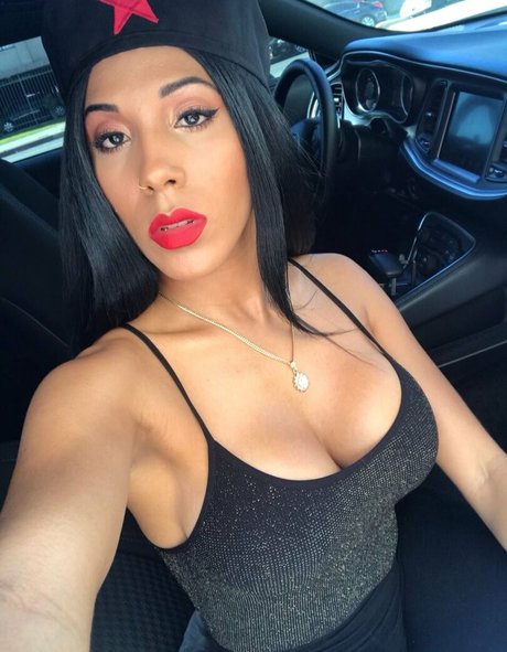 Jenn Morel top sex bild