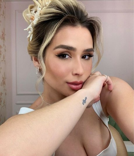 LoryLives schauspielerin nackt foto