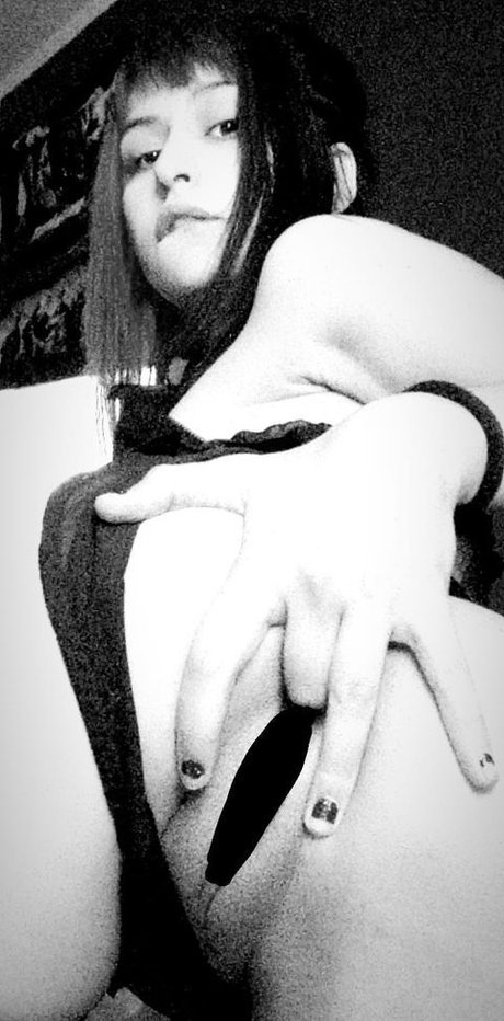 Sadlyxdust sexy akt bild