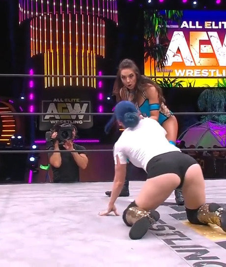 pool-dreier onlyfans kostenlose nackten bild