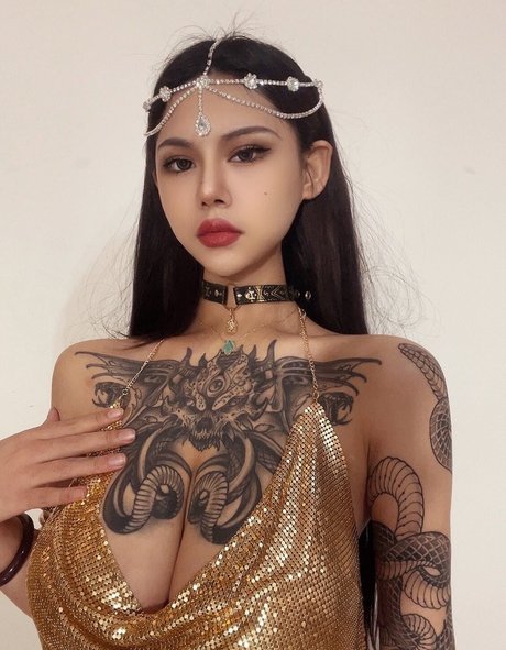 vollbusige asiatische onlyfans kostenlose nette bild