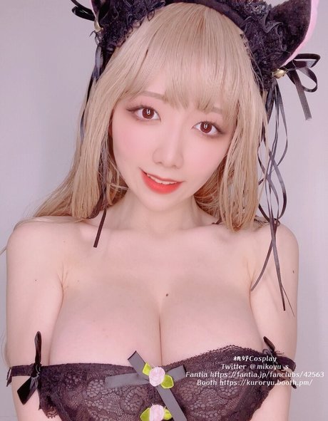 Mikoyu s pornostar exklusive foto