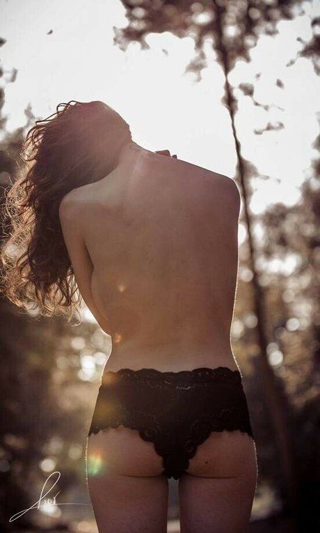 Yael Gayaa heiße akt galerie