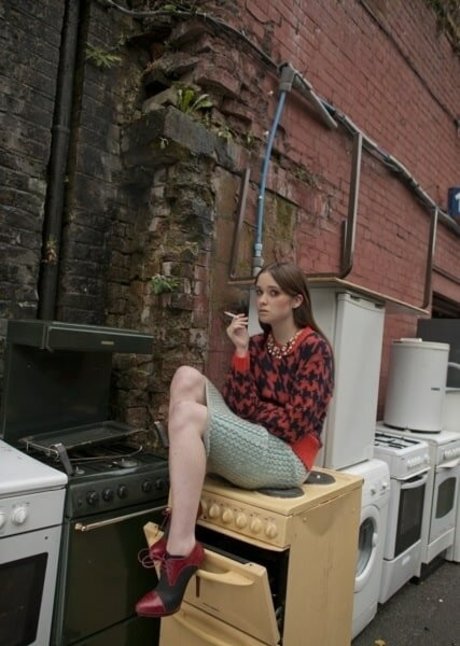 Alice Allegra Englert model nackten bild